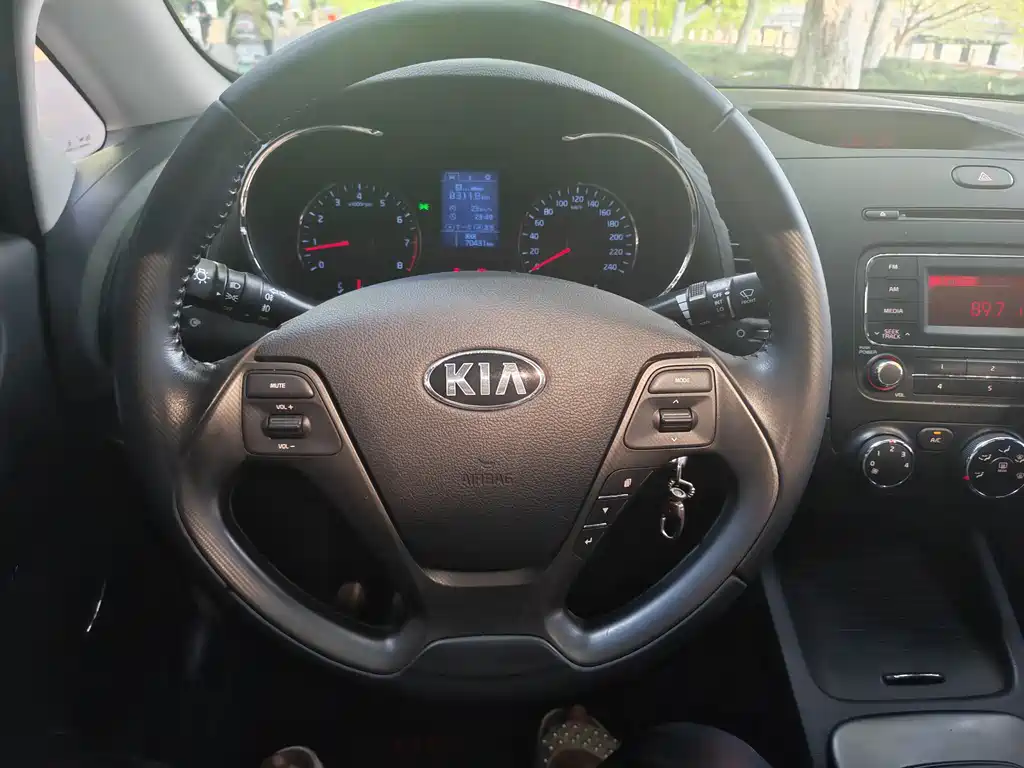 Kia K3 2013 — фото 15