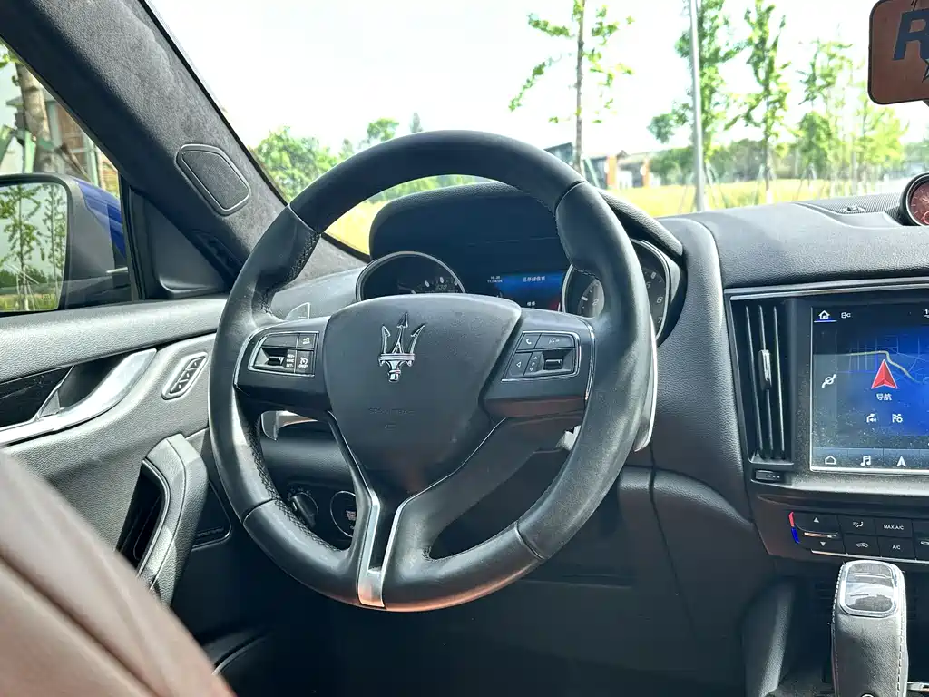 Maserati Levante 2018 — фото 12