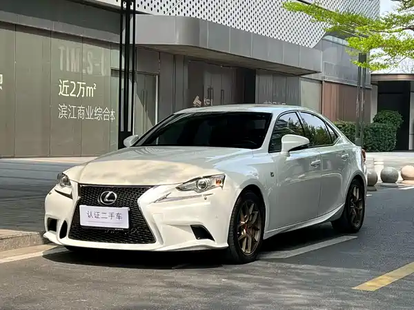 Lexus IS 2015