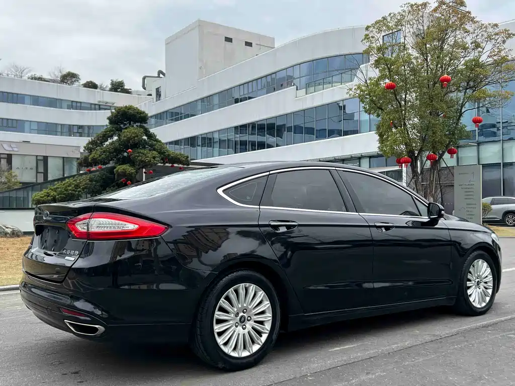 Ford Mondeo 2015 — фото 12