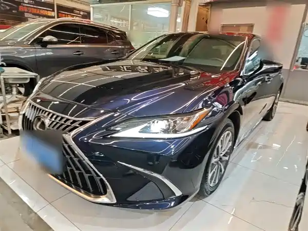 Lexus ES 2021