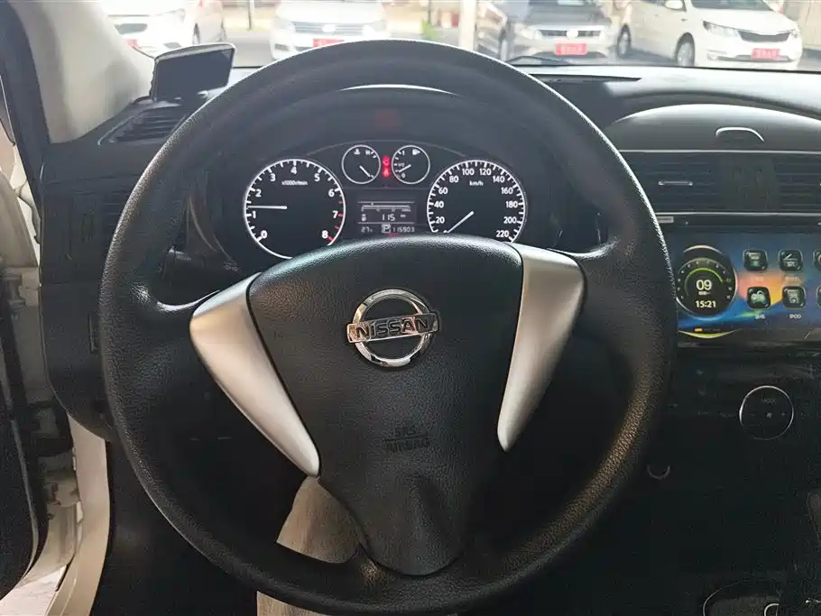 Nissan Tiida 2015 — фото 15