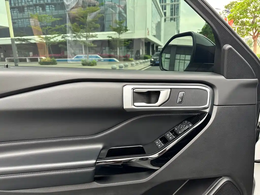 Ford Explorer 2023 — фото 10