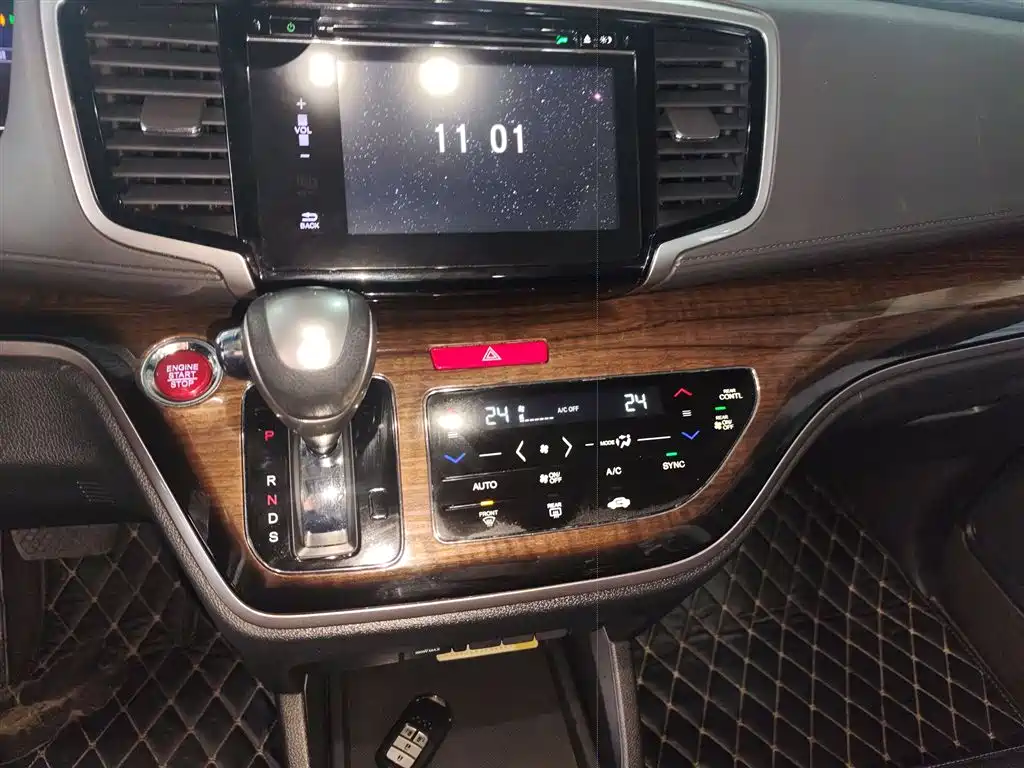 Honda Odyssey 2018 — фото 10