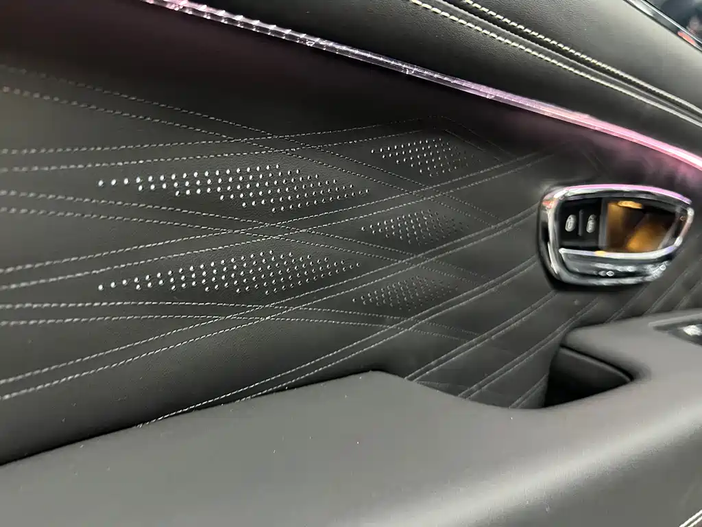 Bentley Bentayga — фото 20