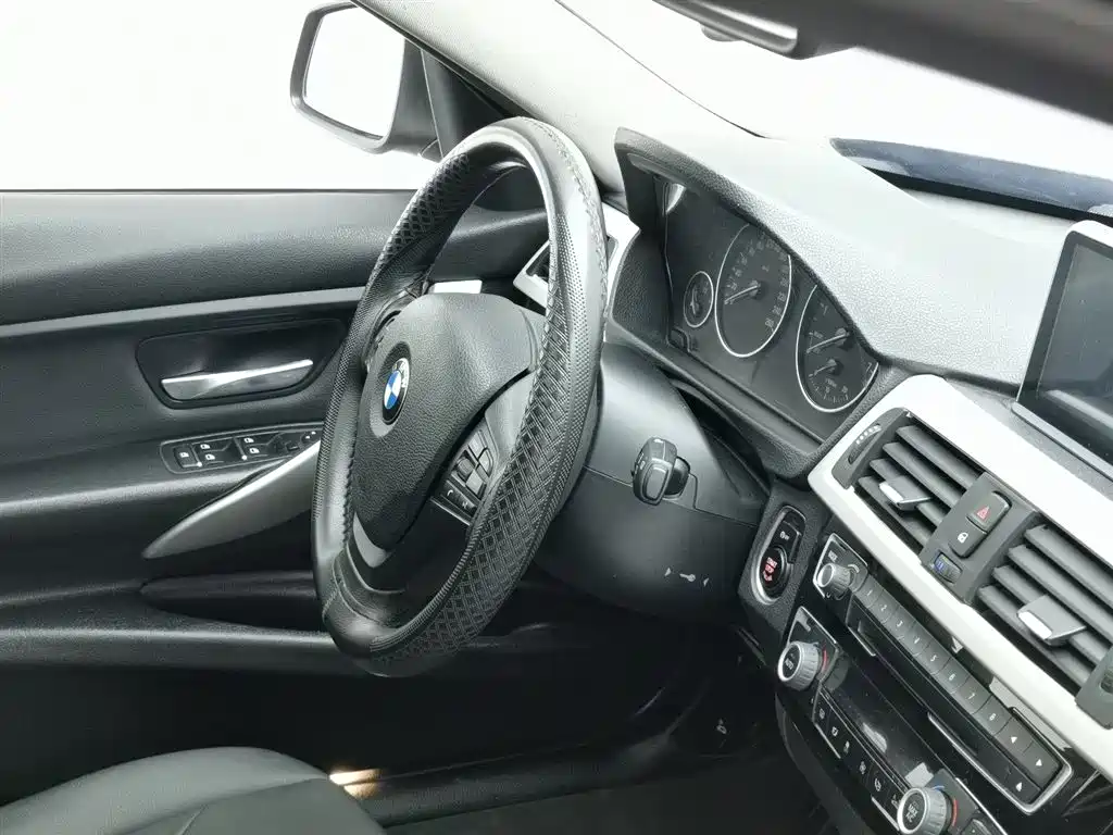 BMW 3 Series 2016 — фото 22