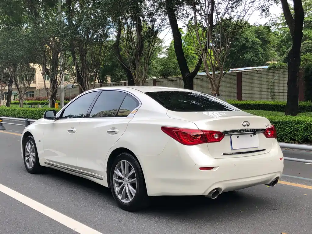 Infiniti Q50L 2015