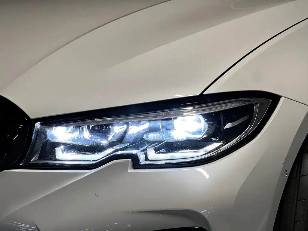 BMW 3 Series 2020 — фото 19