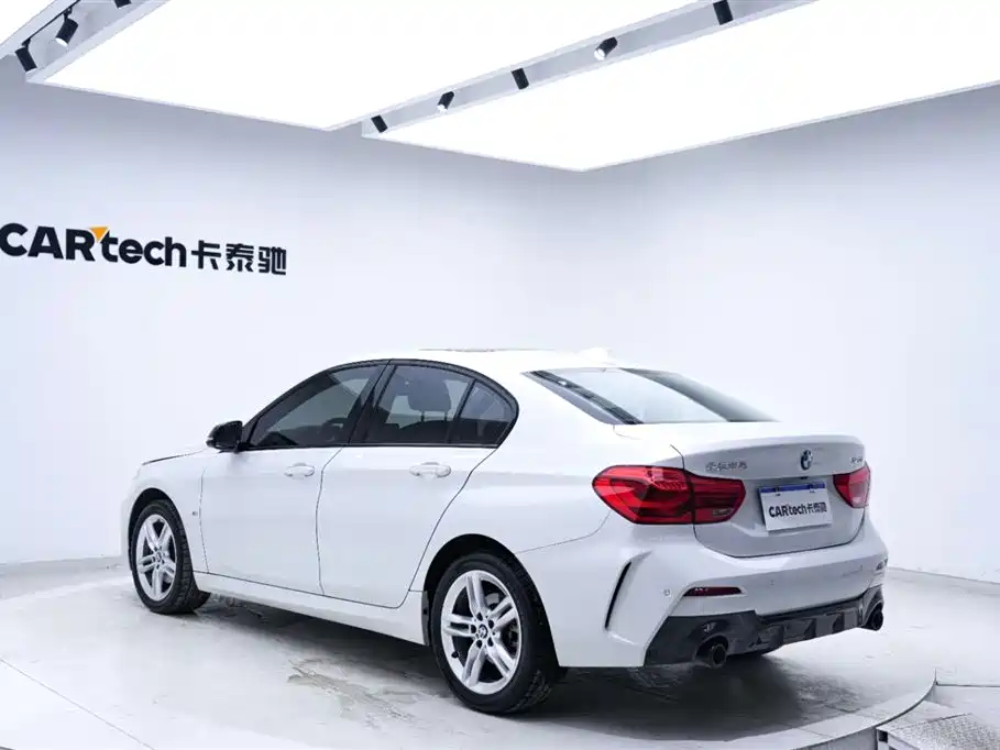 BMW 1 Series 2023 — фото 9