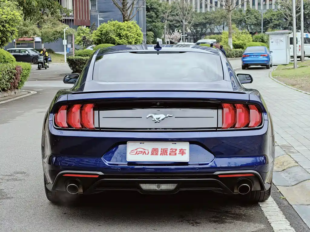Ford Mustang 2022 — фото 4
