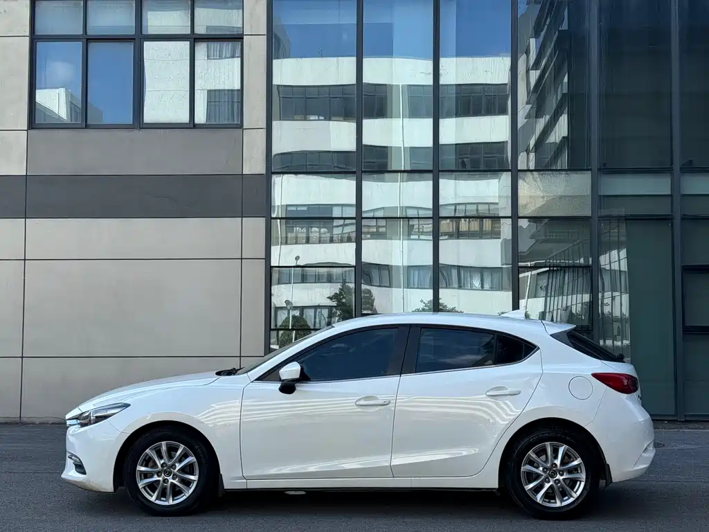 Mazda 3 Axela 2017 — фото 9
