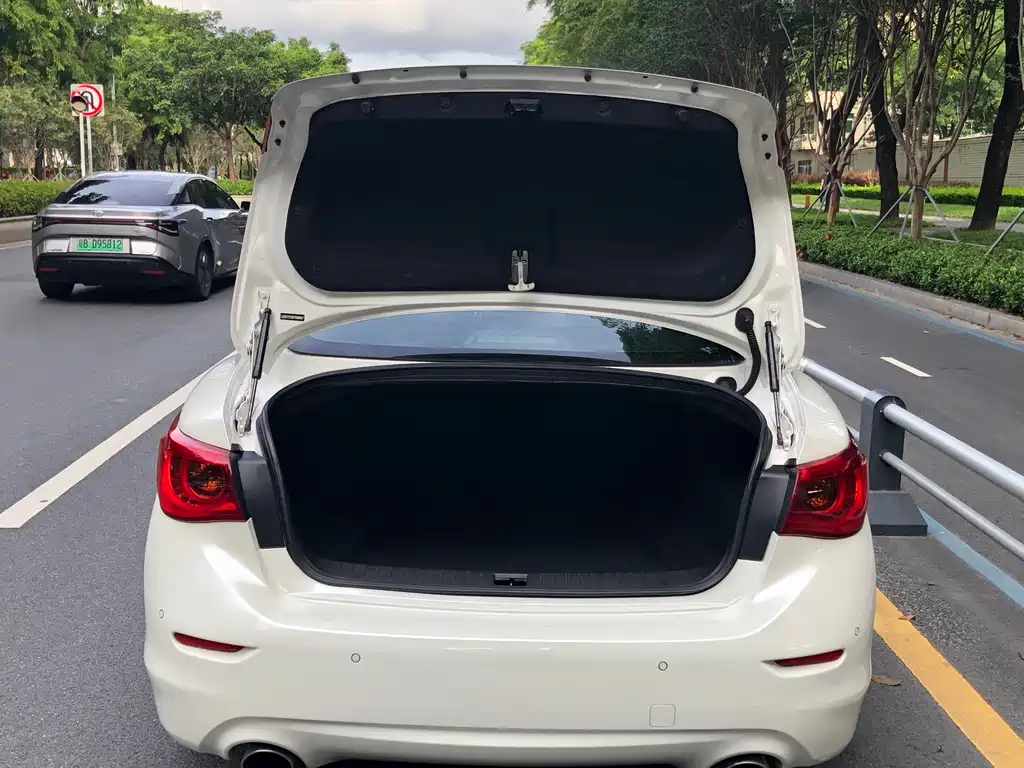 Infiniti Q50L 2015 — фото 17