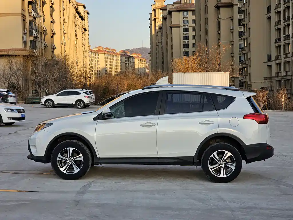 Toyota RAV4 2016 — фото 3