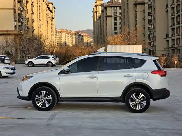 Toyota RAV4 2015