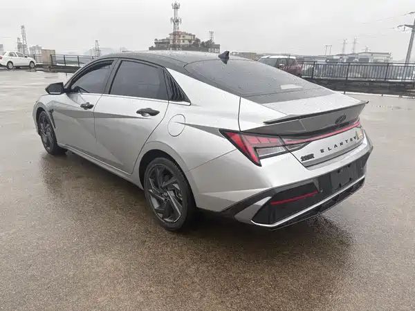 Hyundai Elantra 2023