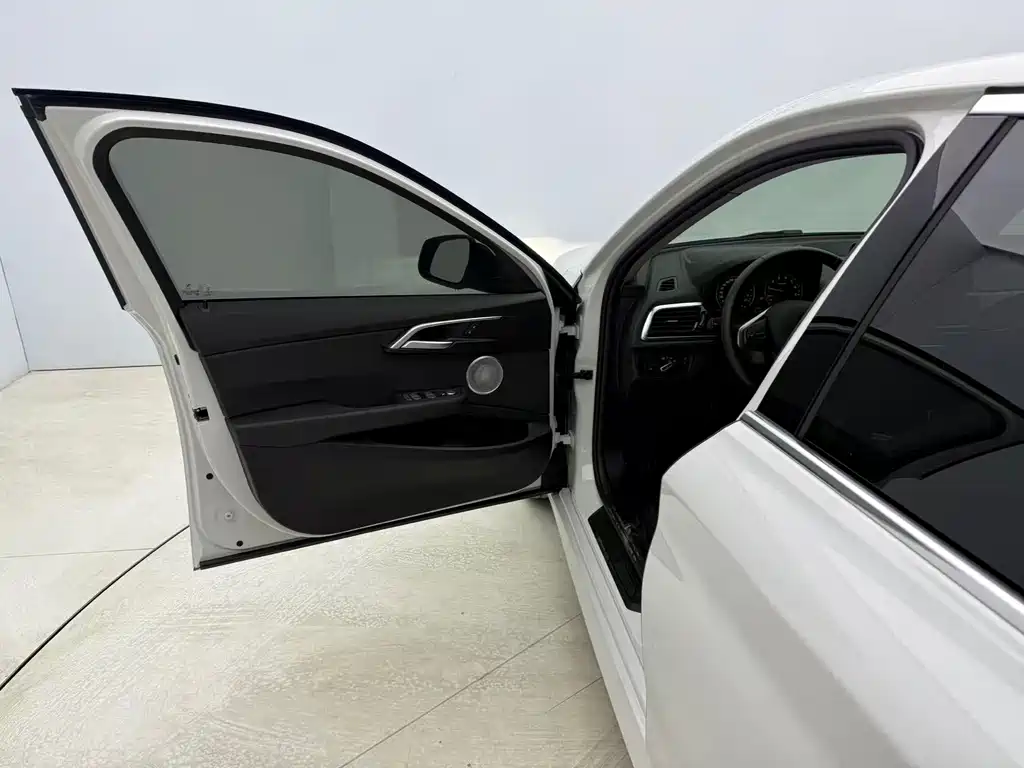 BMW 1 Series 2022 — фото 12