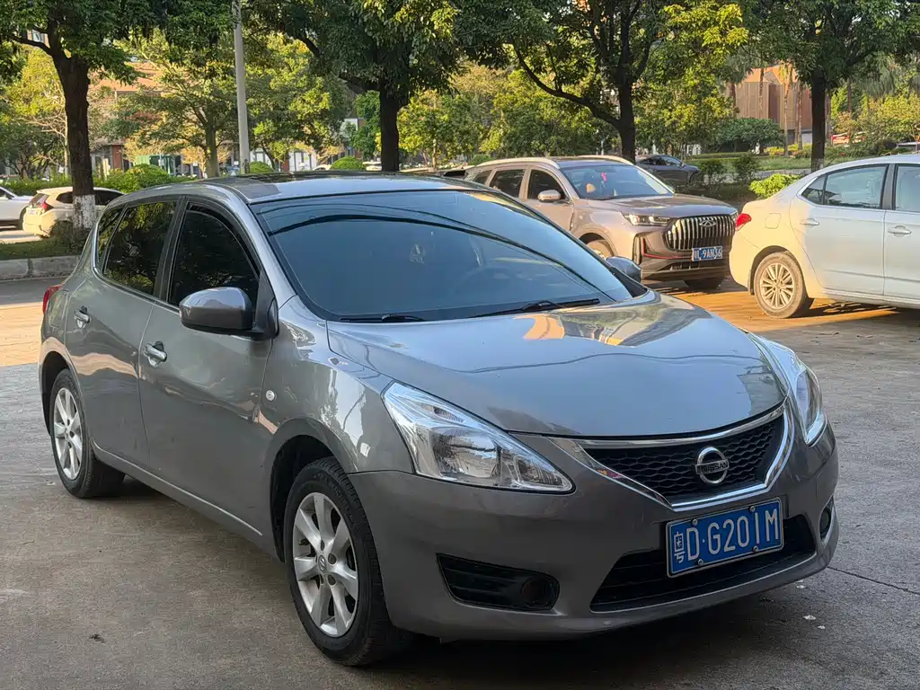 Nissan Tiida 2012