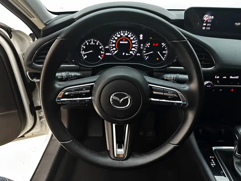 Mazda 3 Axela 2022 — фото 19