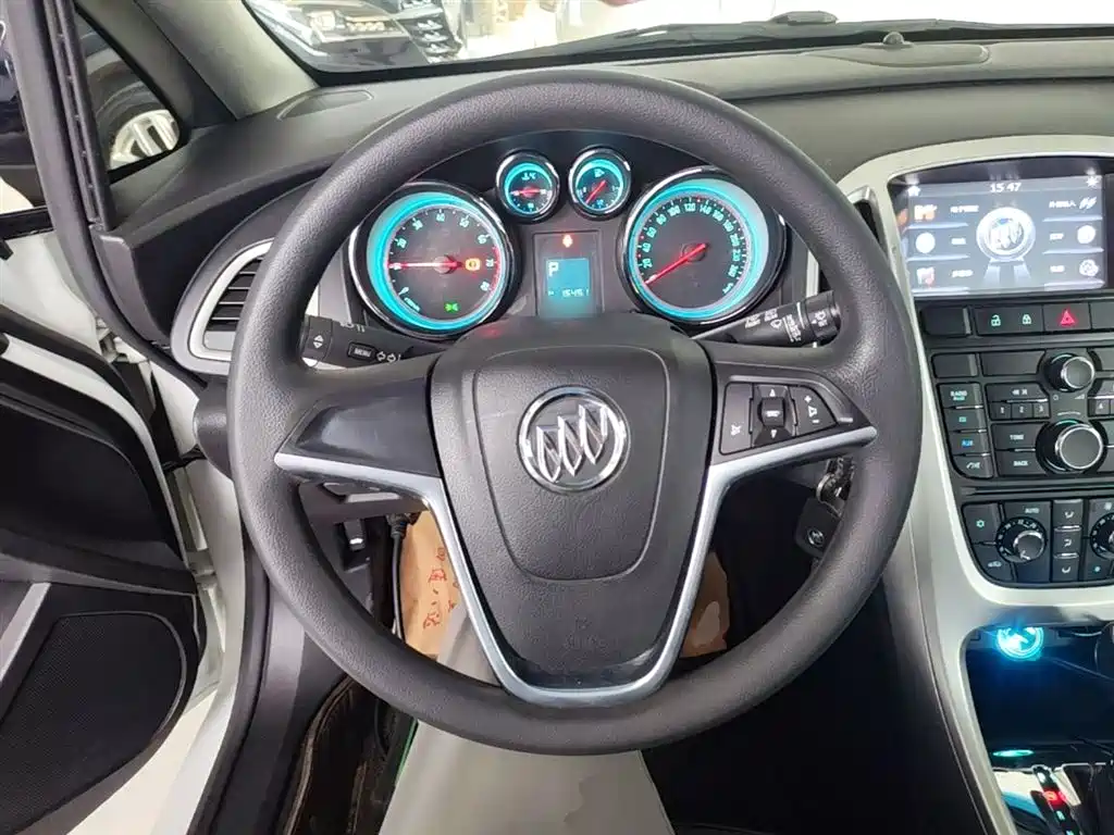 Buick Excelle 2015 — фото 11