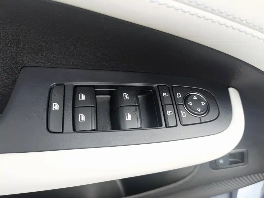 BYD Seal 05 DM-i 2025 — фото 9