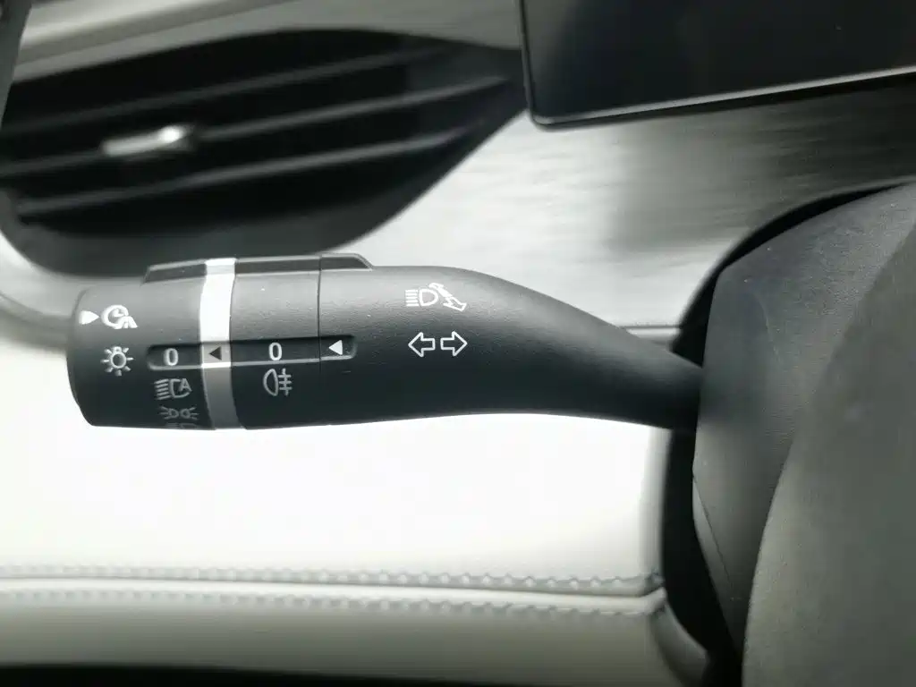 BYD Seal 05 DM-i 2025 — фото 21