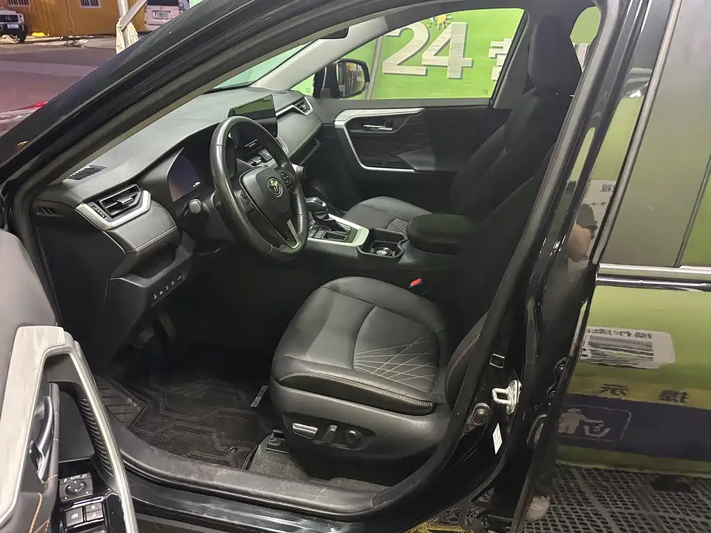 Toyota RAV4 2024