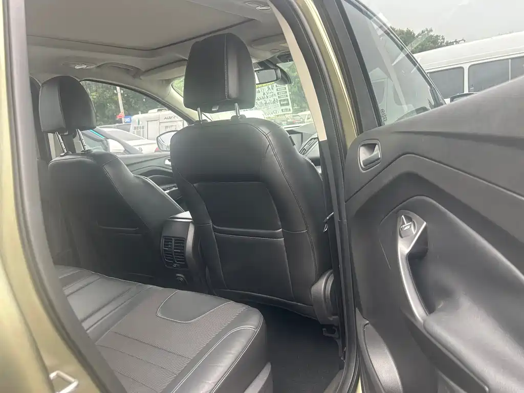 Ford Kuga 2016 — фото 23