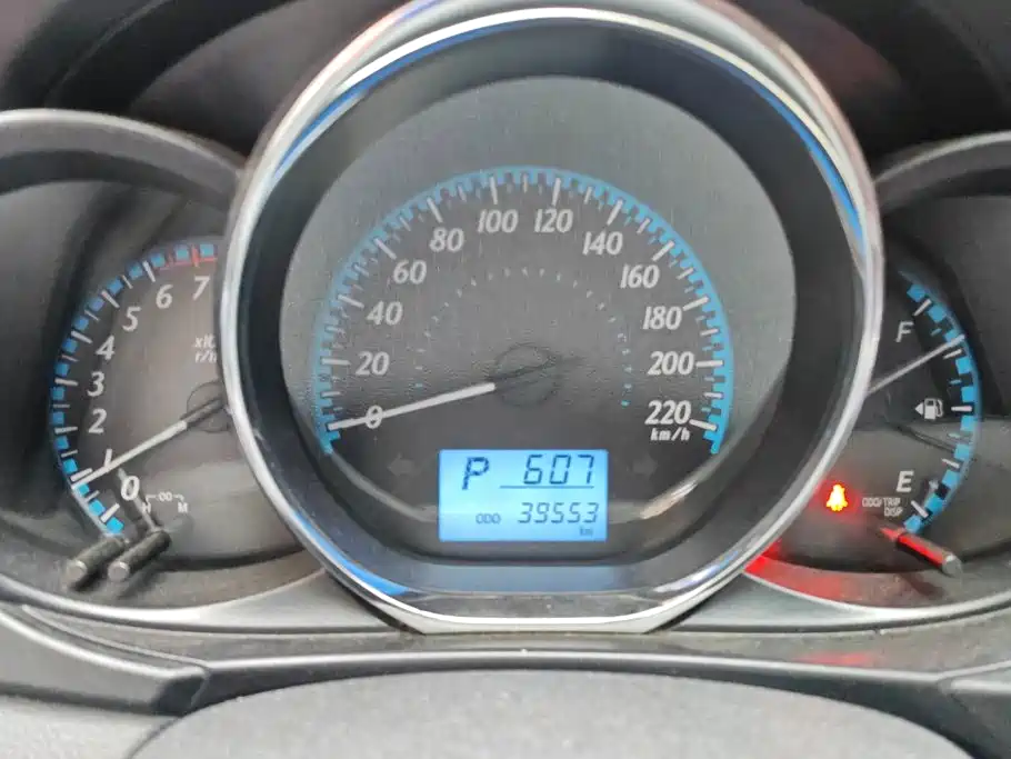 Toyota Yaris L 2018 — фото 14