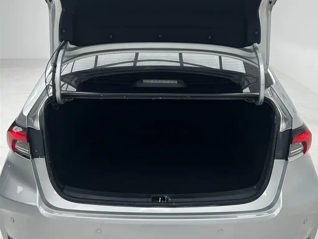 Toyota Corolla 2023 — фото 18