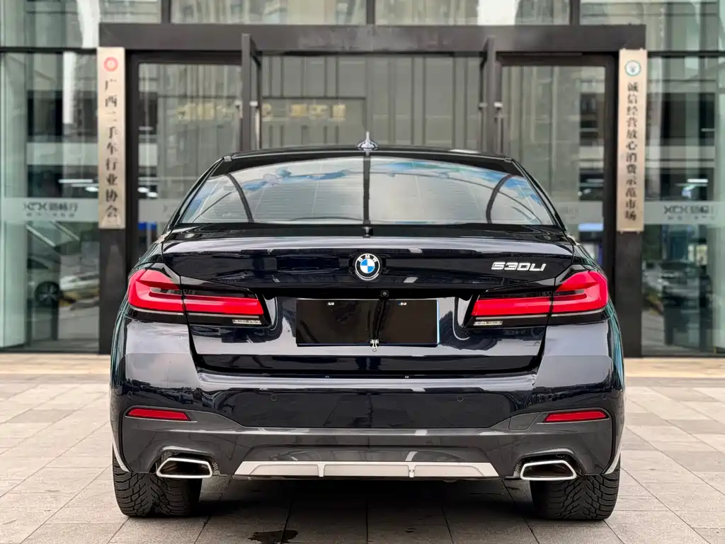 BMW 5 Series 2021 — фото 9