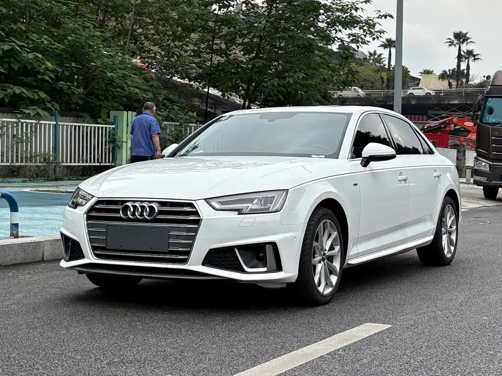 Audi A4L 2019 — фото 1