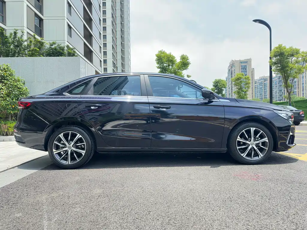 Geely Emgrand 2021