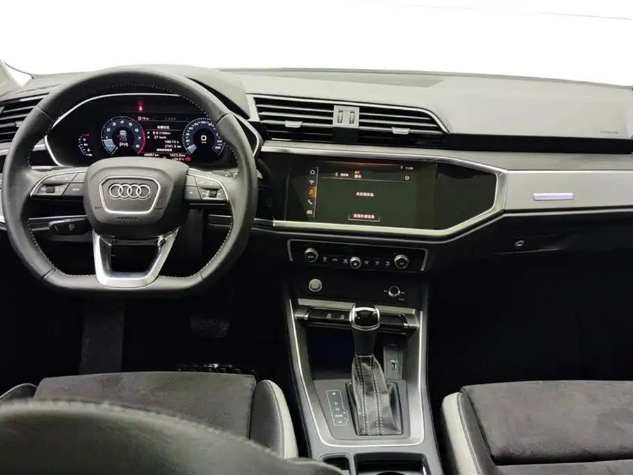Audi Q3 2019 — фото 12