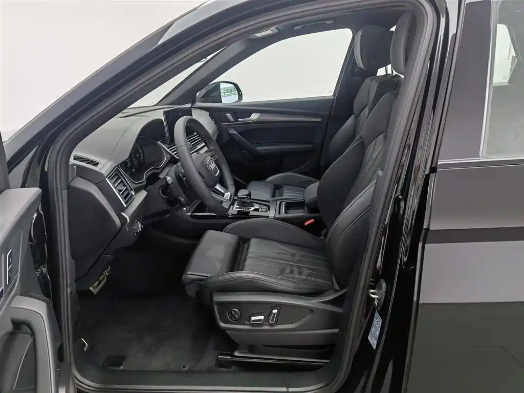 Audi Q5L 2023 — фото 10