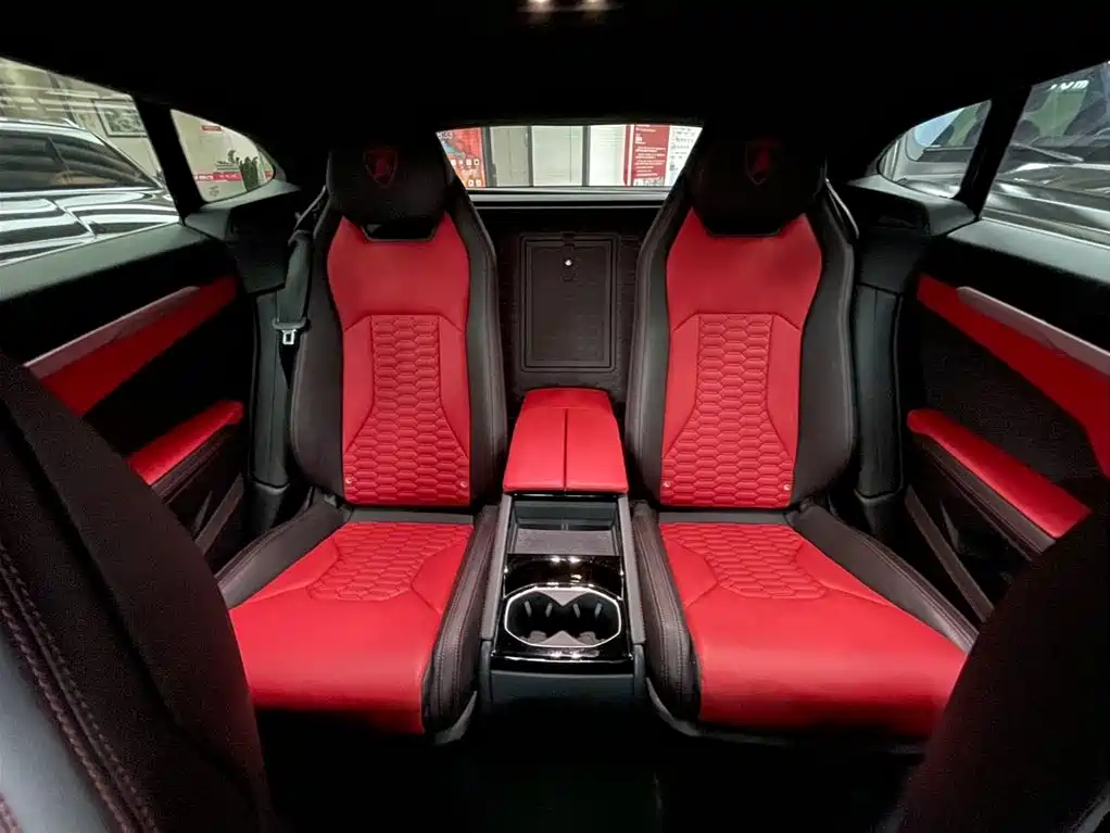 Lamborghini Urus 2020 — фото 18