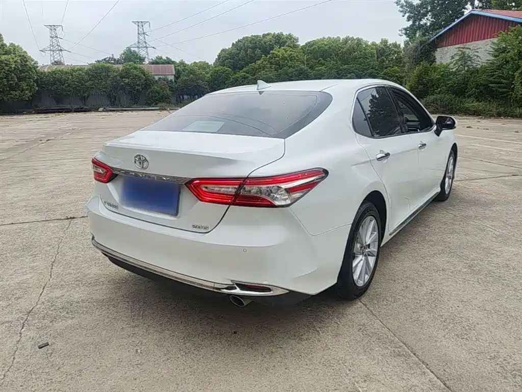 Toyota Camry 2023 — фото 7