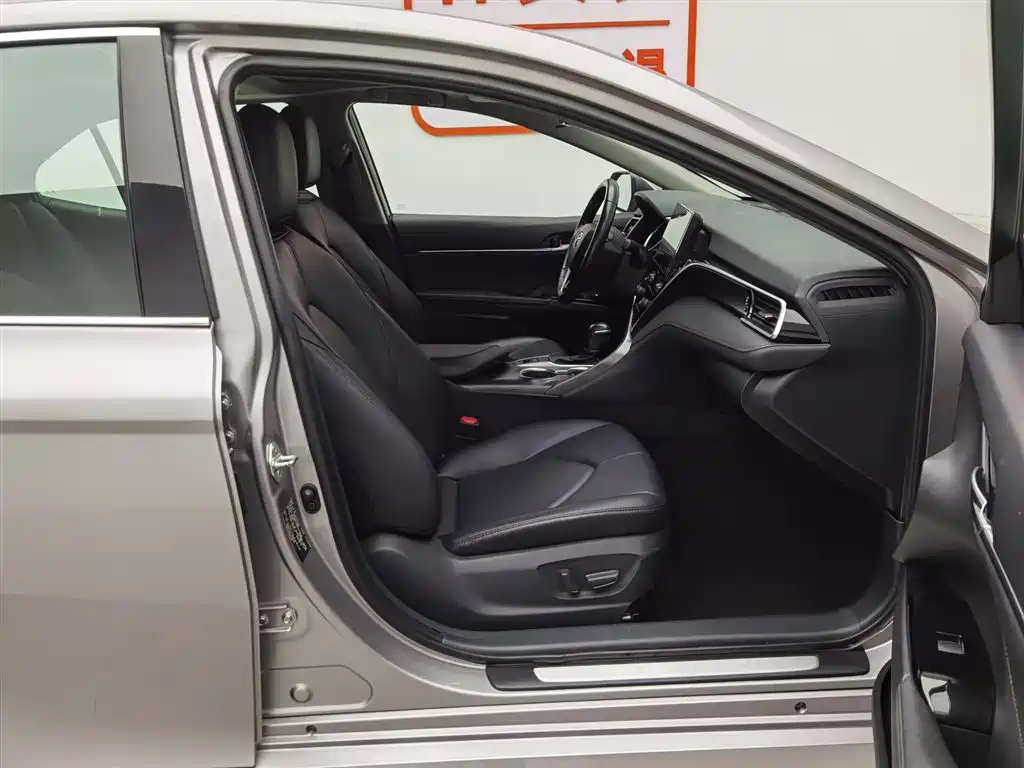 Toyota Camry 2023 — фото 23