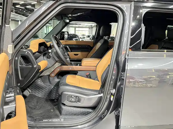 Land Rover Defender 2024