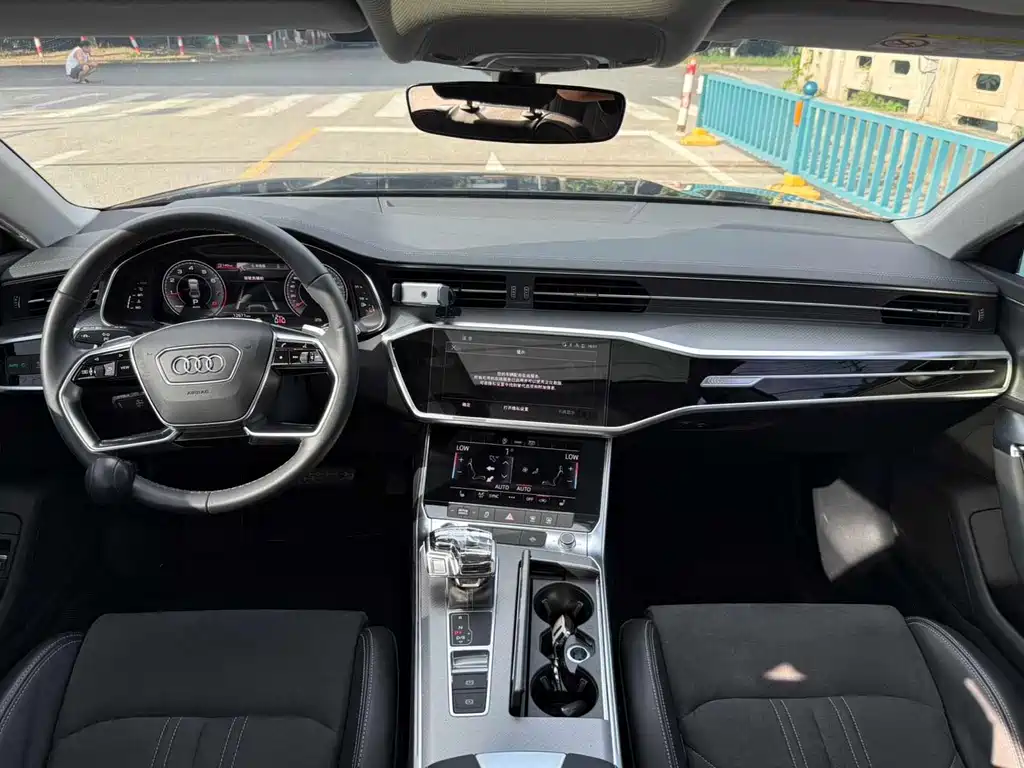 Audi A7L 2023 — фото 11