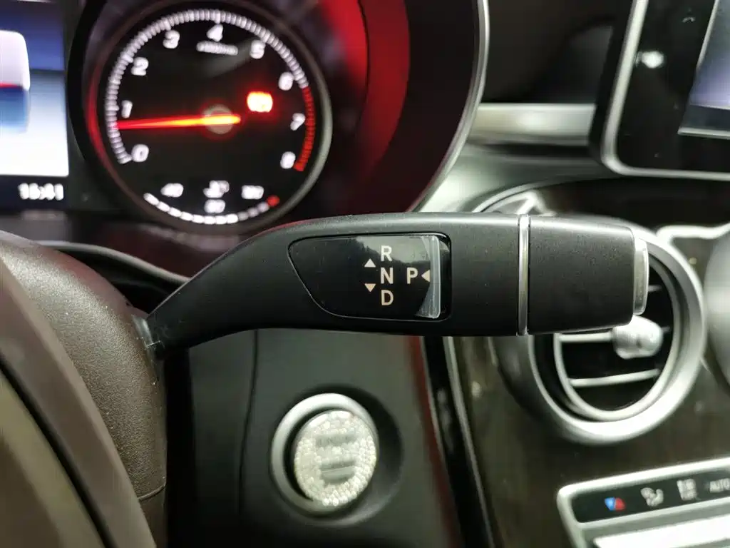 Mercedes-Benz GLC 2018 — фото 13