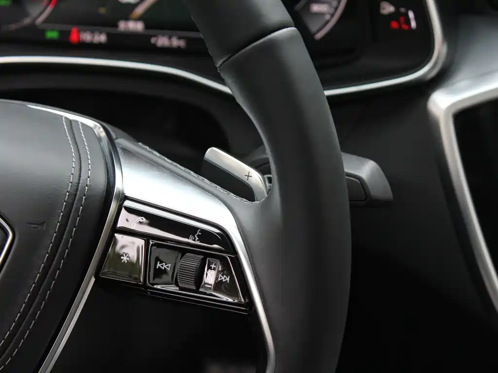 Audi A7L 2025 — фото 9