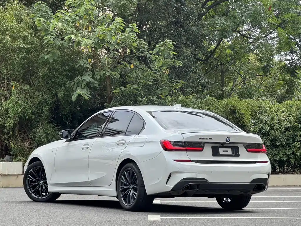 BMW 3 Series 2021 — фото 10