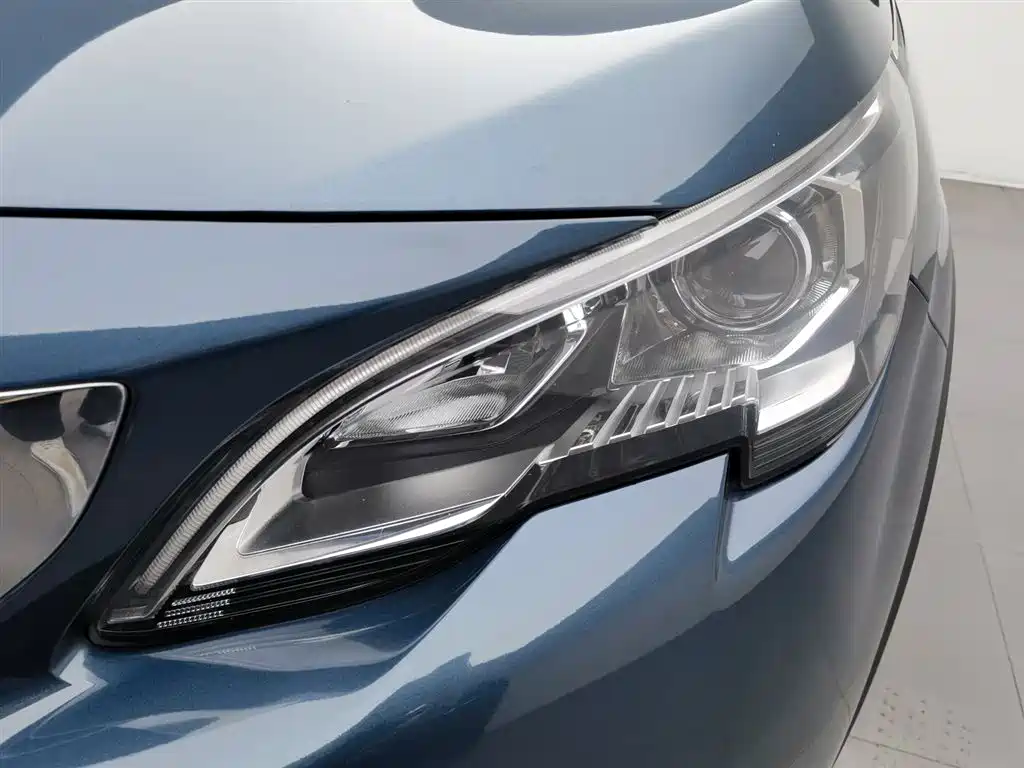 Peugeot 5008 2018 — фото 7