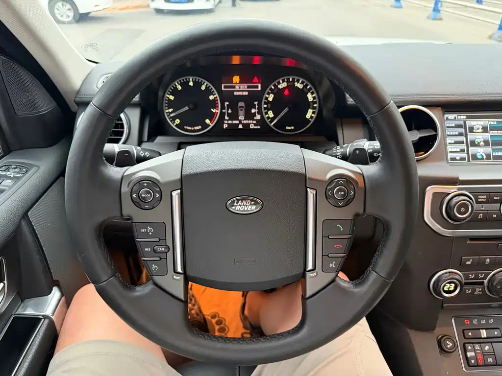 Land Rover Discovery 2014 — фото 17