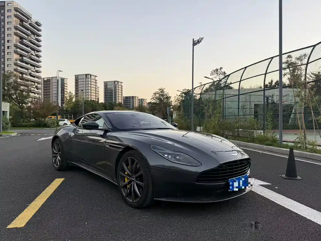 Aston Martin DB11 2020 — фото 3