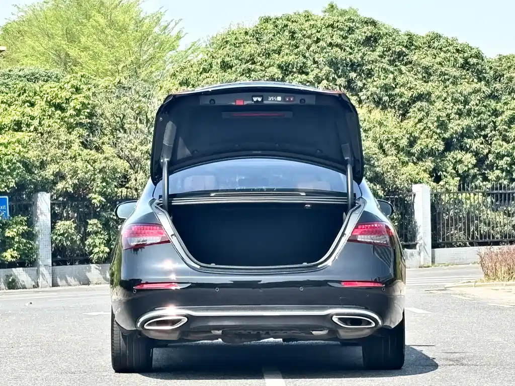 Mercedes-Benz E-Class 2023 — фото 26