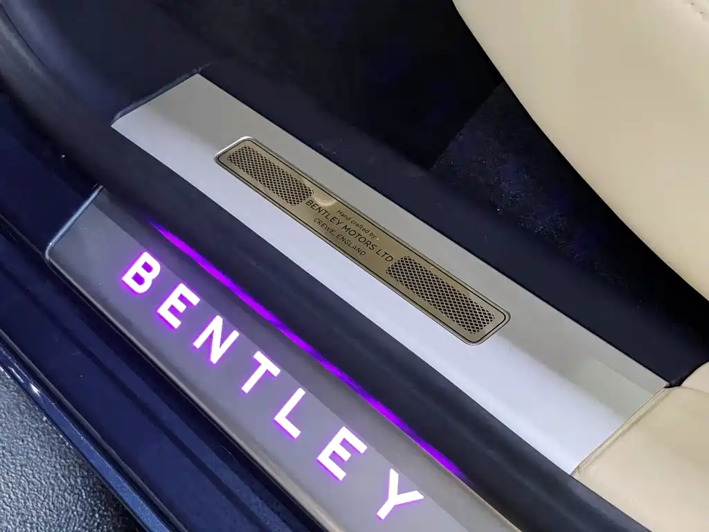 Bentley Flying Spur 2020 — фото 18