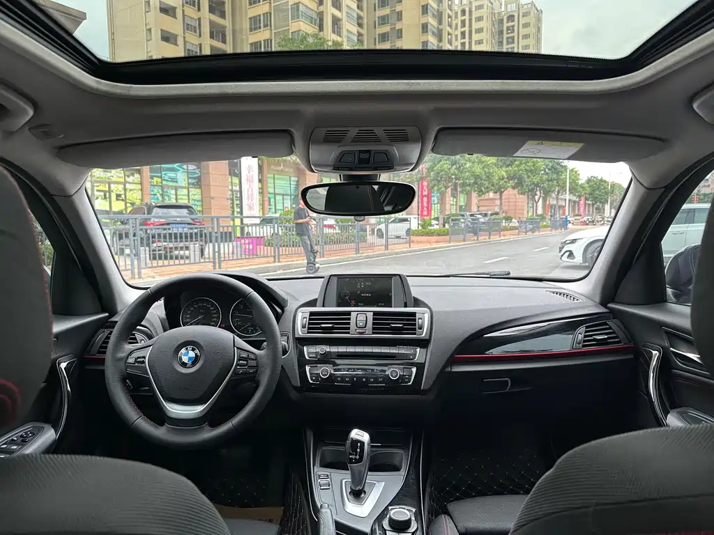 BMW 1 Series 2017 — фото 13