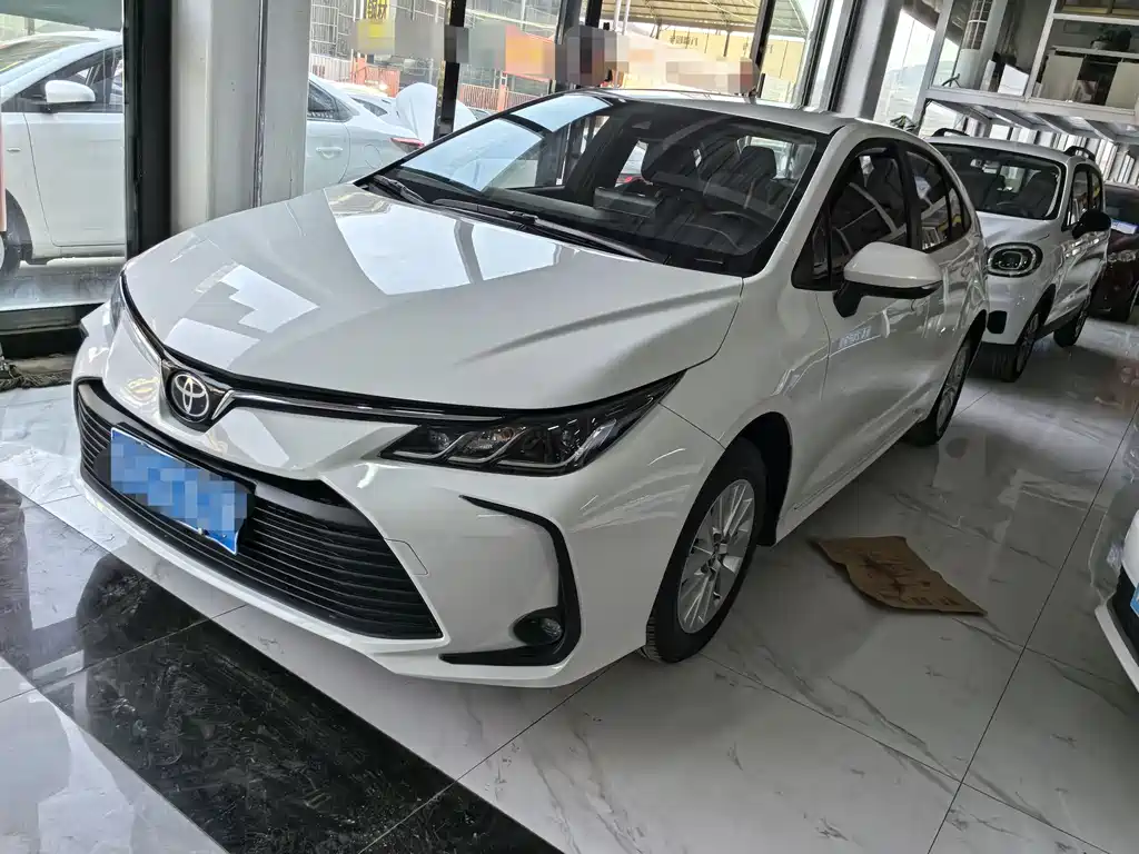 Toyota Corolla 2023 — фото 1