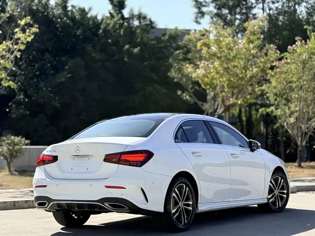 Mercedes-Benz A-Class 2024 — фото 9